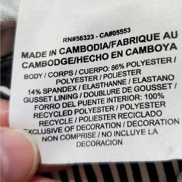 Nike Black & White Swirl Pattern Capri Leggings - Picture 4 of 4